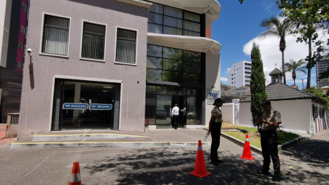 Fachada del edificio del Tribunal Contencioso Electoral, en el centro norte de Quito, este 13 de agosto de 2024.