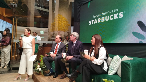 Los representantes de Starbucks Ecuador en el centro comercial Scala Shopping, 14 de agosto de 2024.