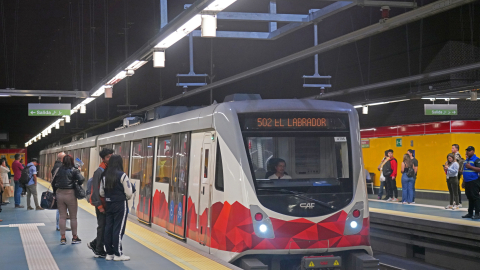 Usuario en el Metro en la estación San Francisco, en agosto de 2024.