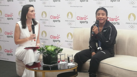 Lucía Yépez, medallista olímpica ecuatoriana, durante un conversatorio este jueves 15 de agosto.