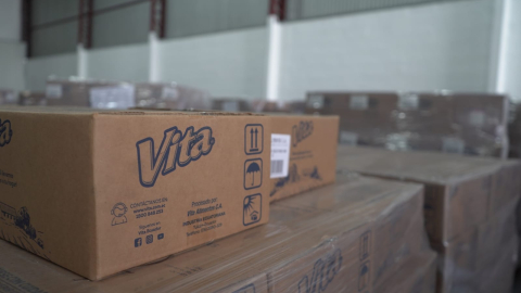 Parte de los lotes de leche Vita enviados a Perú, en la primera exportación de la empresa.