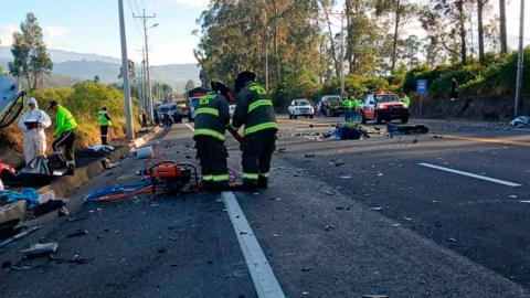 Tres personas fallecidas por accidente en la Panamericana Sur, en Machachi