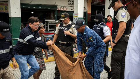 Desalojan a los comerciantes de 'cachinerías' de seis calles del centro de Guayaquil