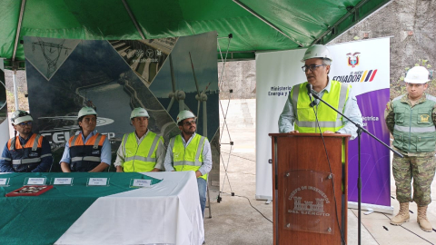 El ministro Energía, Antonio Gonçalves, en un recorrido por el proyecto hidroeléctrico Toachi Pilatón, el 16 agosto de 2024.