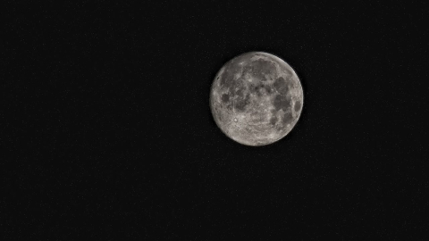 Fotografía referencial de la luna observada durante la noche.