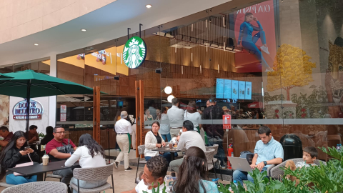 Cafetería de Starbucks, en el centro comercial Scala Shopping, el 15 de agosto de 2024, día de su apertura.