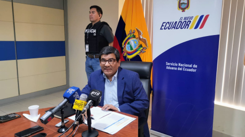 Luis Alberto Jaramillo, director general del Senae, en una rueda de prensa este 22 de agosto de 2024, en la que indicó que los controles estrictos a las importaciones continuarán pese a dos atentados y a amenazas contra él y funcionarios de la Aduana.