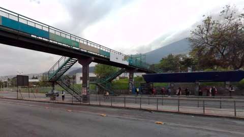 Adiós al puente peatonal de la Universidad Central, desde el 26 de agosto será desmontado