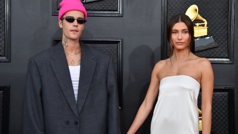 Justin Bieber y Hailey Baldwin en los premios Grammy en abril de 2022.