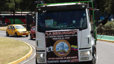 Caravana de miembros de transporte pesado de Ecuador que piden seguridad en las vías, el 29 de julio de 2024.