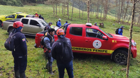 Comuneros y bomberos de Penipe, el 14 de agosto de 2024, en el operativo de búsqueda de una adolescente que desapareció en las faldas del volcán Tungurahua.