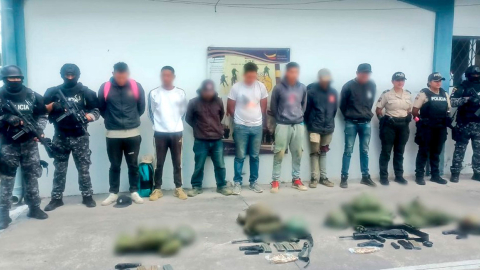 14 detenidos por minería ilegal tenían fusiles, prendas y una camioneta de uso militar