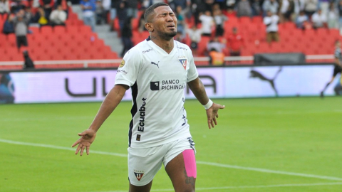 Luis Estupiñán celebra su gol con Liga de Quito, el 25 de agosto de 2024.