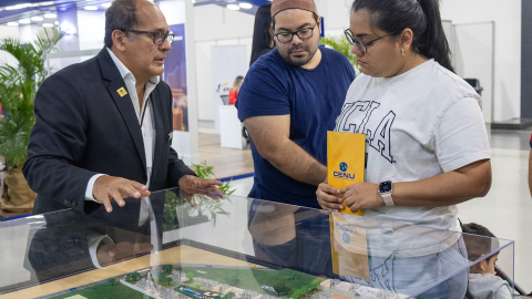 Imagen referencial de un stand de la Feria Hábitat, en Guayaquil, 15 de agosto de 2024.