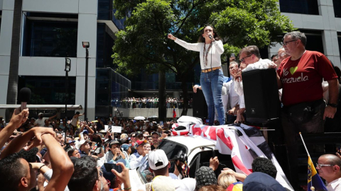 La líder opositora venezolana, María Corina Machado, pronuncia un discurso ante seguidores este miércoles 28 de agosto de 2024, en una manifestación en Caracas (Venezuela).