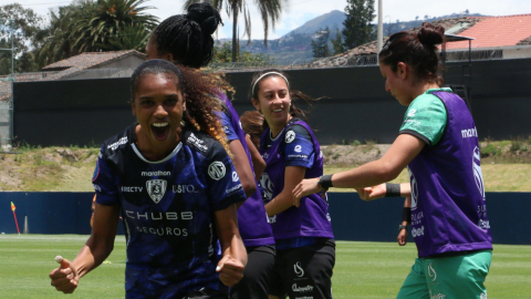 Jugadoras de Dragonas IDV festejando su gol ante Barcelona SC, 24 de agosto de 2024.