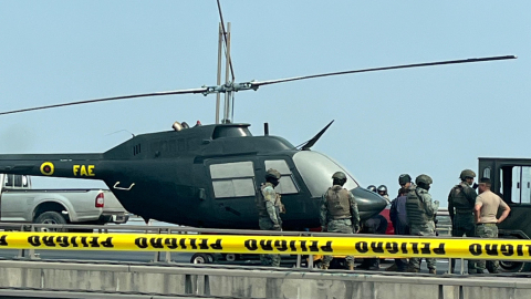 Un helicóptero circuló por el puente de la Unidad Nacional, este 31 de agosto de 2024.