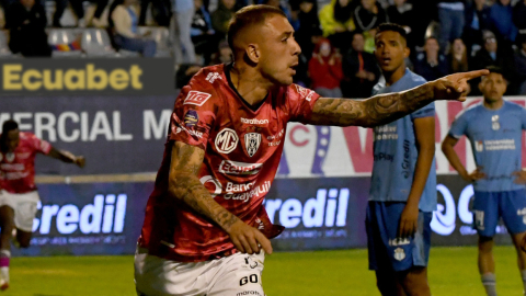 Renzo López festejando su gol ante Macará, 25 de mayo de 2024.