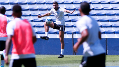 Los jugadores de Emelec en un entrenamiento en el estadio George Capwell, 29 de agosto de 2024.