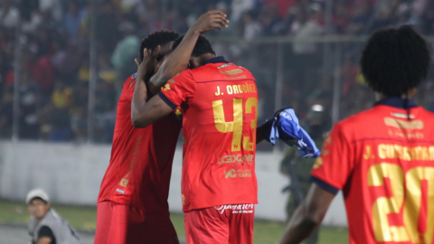 Jugadores de El Nacional festejando su gol ante Deportivo Santo Domingo, 4 de septiembre de 2024.