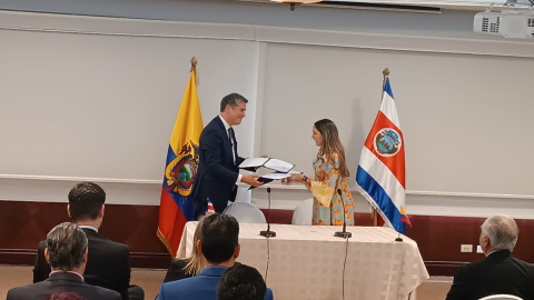 Intercambio de notas Ecuador Costa Rica Ministra de Comercio Sonsoles García Ministro Comercio Costa Rica  Manuel Tovar