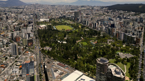 Imagen aérea del parque de La Carolina, en Quito, en octubre de 2023.