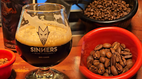 La cerveza Capuccino Sweet Stout, de Sinners se hace con café de Loja.