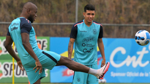 Enner Valencia y Kendry Paez en el entrenamiento de Ecuador del 9 de septiembre de 2024, en la Casa de la Selección.