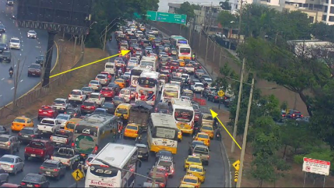 Colapso del tránsito vehicular en el Puente de la Unidad Nacional el 11 de septiembre de 2024.