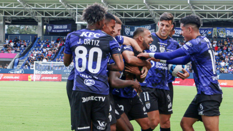 Los jugadores de Independiente del Valle festejan un gol ante Técnico Universitario, el 25 de agosto de 2024, por LigaPro.