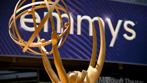 Una estatua del Emmy antes de la 74ª edición de los premios Emmy en el Microsoft Theatre de Los Ángeles, California, 2022.