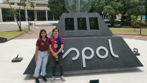 Angie Silva y Carlos Macías, estudiantes universitarios que superaron el cáncer, ahora son beneficiarios del programa de becas de manutención Dona Futuro en la Espol.