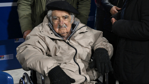 El expresidente uruguayo José Mujica llegando a una conferencia de prensa, 27 de agosto de 2024.