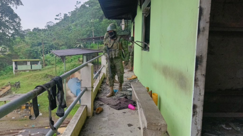 Un grupo de militares realizan un operativo de control en Camilo Ponce Enríquez, el 14 de septiembre de 2024.