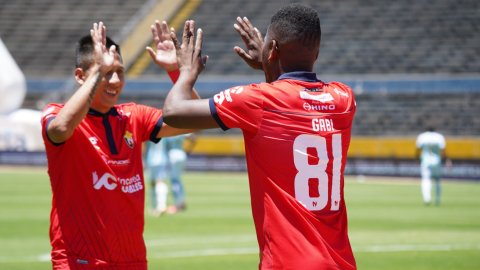 Jugadores de El Nacional celebrando su gol ante Cumbayá, 15 de septiembre de 2024.