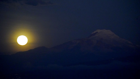 La Superluna de la Cosecha llega con un eclipse parcial este martes 17 de septiembre