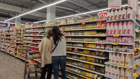 Imagen referencial de compras en un supermercado en el norte de Quito, agosto de 2024.