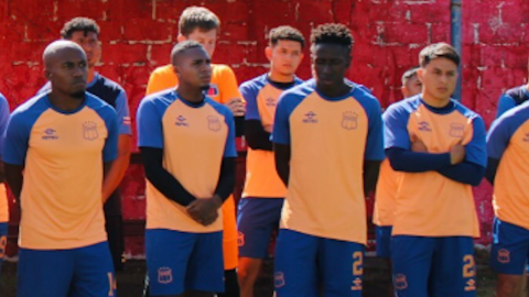 Los jugadores del Deportivo Quito en el entrenamiento del 17 de septiembre antes de los 'playoffs' nacionales de Segunda Categoría.