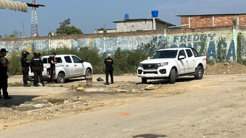 Personal de la Policía Nacional toma procedimiento tras el hallazgo de la cabeza humana en Puerto Bolívar, en la provincia de El Oro, la tarde de este 17 de septiembre de 2024.