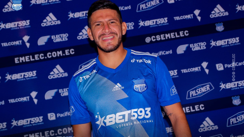 Christian Cruz, exmarcapunta de Emelec, con la camiseta del 'Bombillo' el 14 de diciembre de 2022.