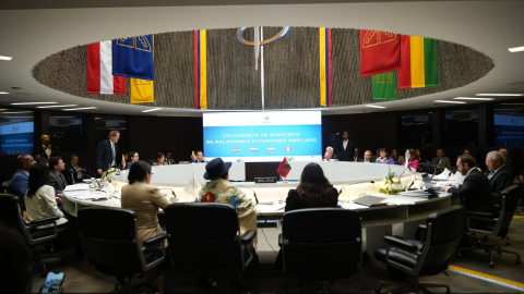 Foto referencial de una reunión de ministros de Relaciones Exteriores en el pleno del CAN.