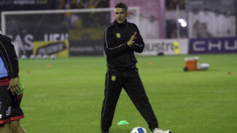 El entrenador Norberto Araujo, antes del partido entre Deportivo Cuenca y Barcelona SC, el 21 de septiembre de 2024.