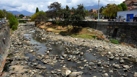 ¿Por qué los cortes de luz en Ecuador son más largos?