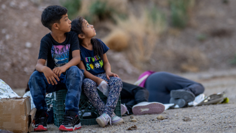 Imagen de referencia de unos niños migrantes en Ruby, Arizona, 26 de junio de 2024.