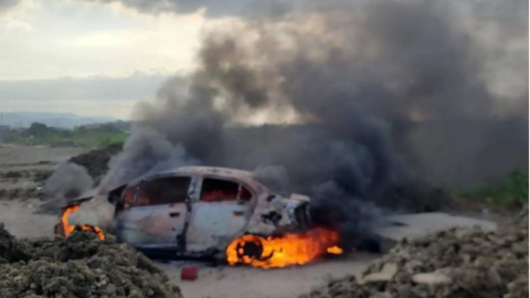 guayaquil, carro incinerado