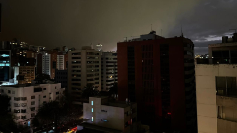 Corte de luz en el sector de La Pradera, en Quito, este 24 de septiembre de 2024.