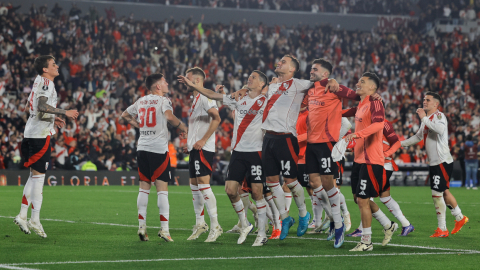 Los jugadores de River Plate celebran su victoria ante Colo-Colo en el estadio Más Monumental, por la Copa Libertadores, el 24 de septiembre de 2024.