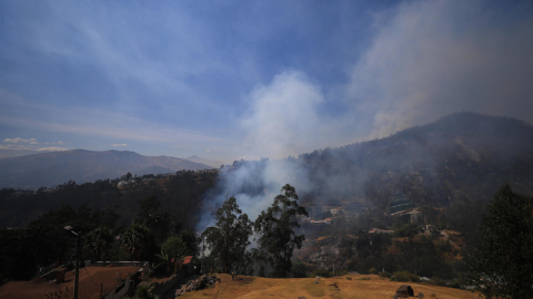 Bomberos de Guayaquil están listos para viajar a Quito y colaborar con el combate del incendio en Guápulo