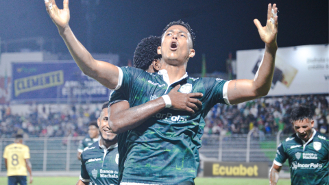 Miguel Parrales festeja su gol, durante un partido de Orense por LigaPro, el 13 de septiembre de 2024.