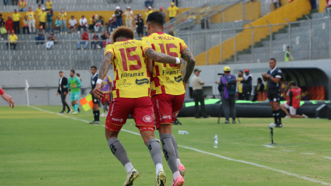 Jugadores de Aucas, durante un partido de LigaPro, el 15 de septiembre de 2024.